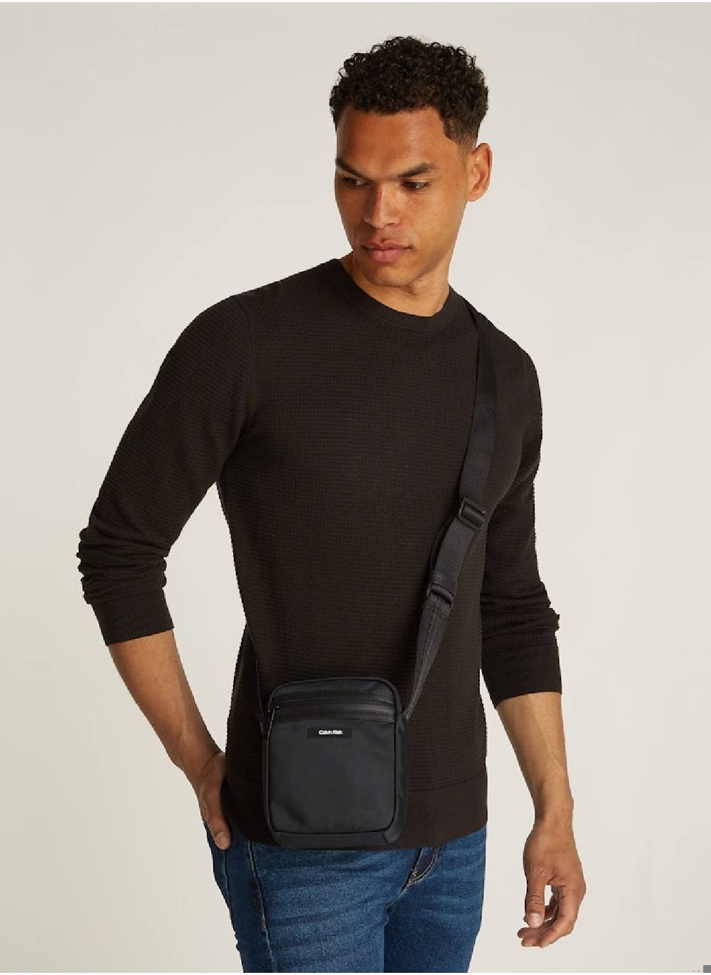 buy-calvin-klein-ck-essential-reporter-bag_ufi