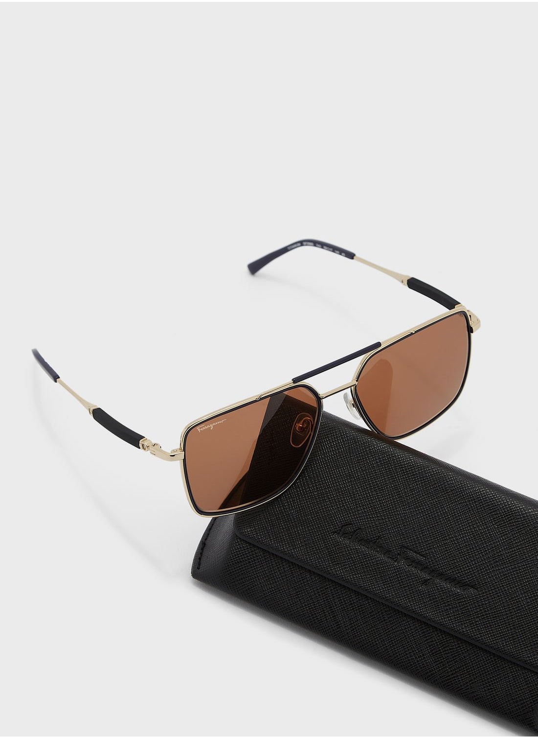 buy-salvatore-ferragamo-wayfarers-sunglasses_7cv