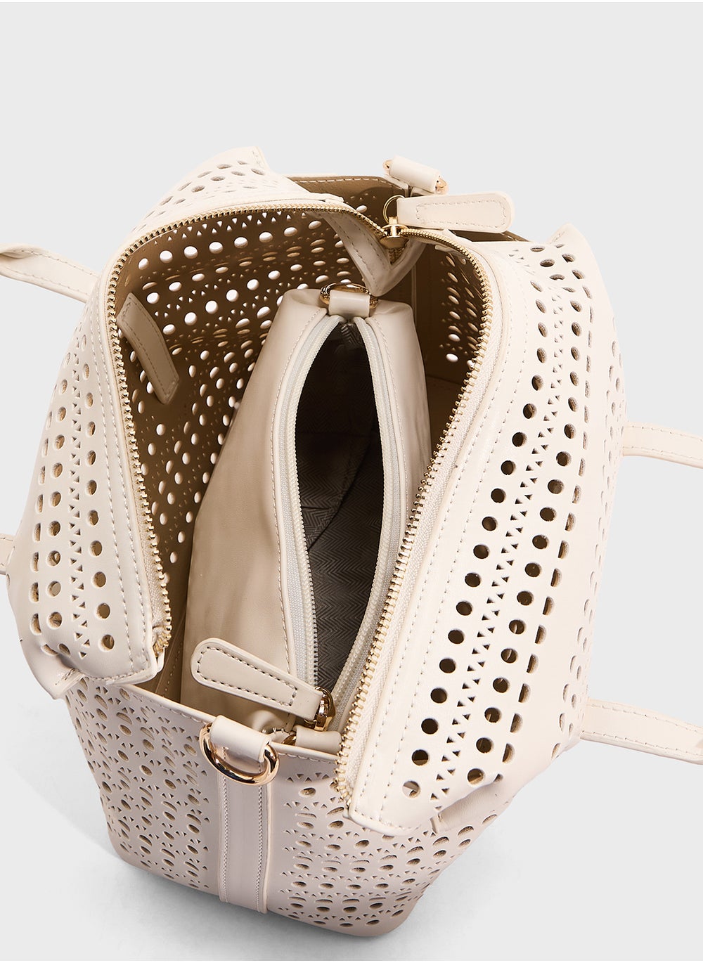 buy-ella-lasercut-tote-bag_8a5