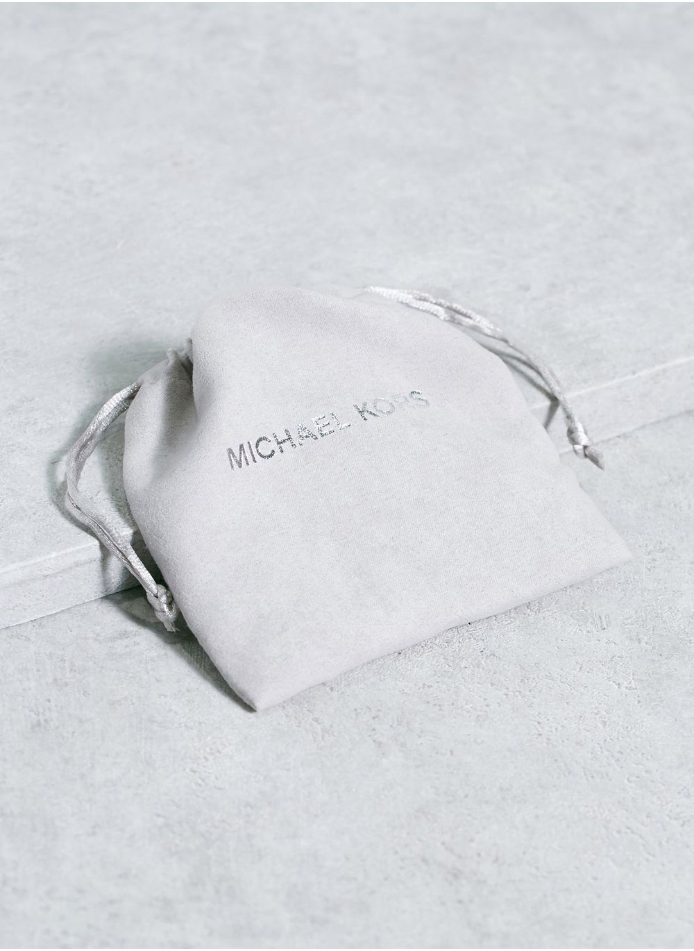 buy-michael-kors-logo-necklace_pof