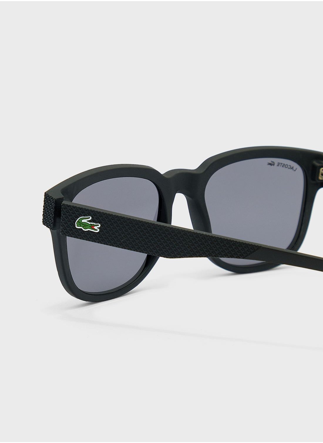 buy-lacoste-wayfarers-sunglasses_gw3