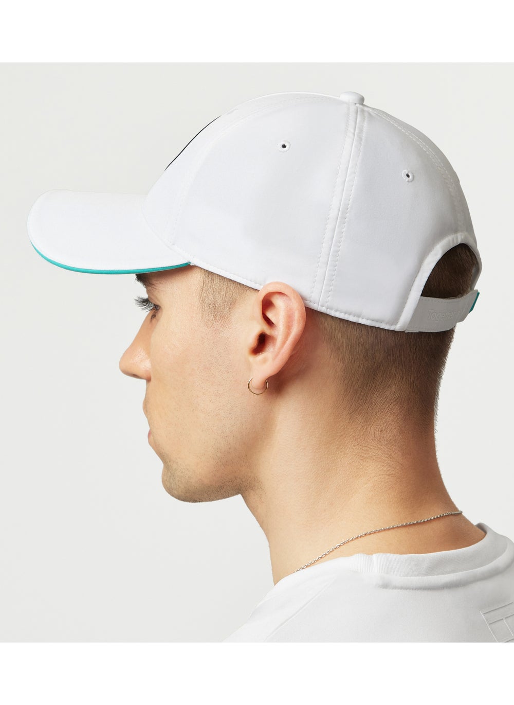 buy-amg-petronas-formula-1-team-headwear_37s