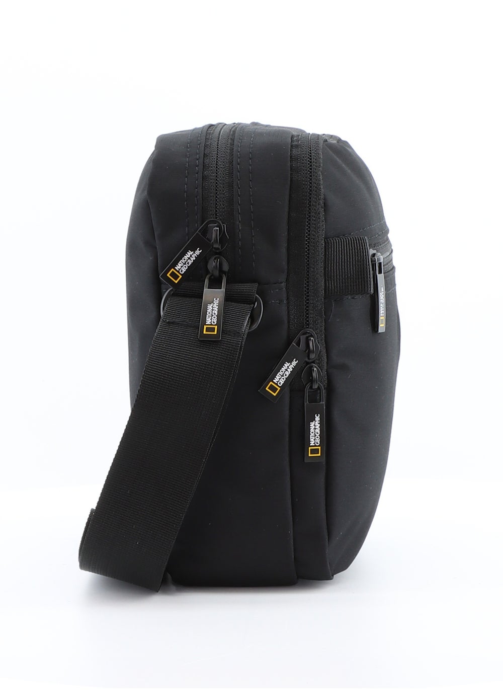 buy-national-geographic-national-geographic-mutation-utility-bag-black-compact-travel-bag-for-men-and-women-shoulder-bag-portable-organizer-sustainable-material-and-eco-friendly_3hq