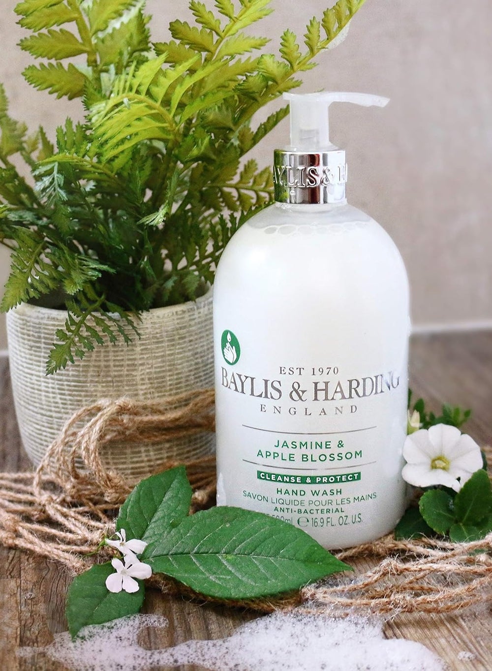 buy-baylis-and-harding-baylis-and-harding-jasmine-and-apple-blossom-hand-wash-500ml-anti-bacterial-and-moisturizing-liquid-soap-for-sensitive-skin-gentle-floral-scent_kez