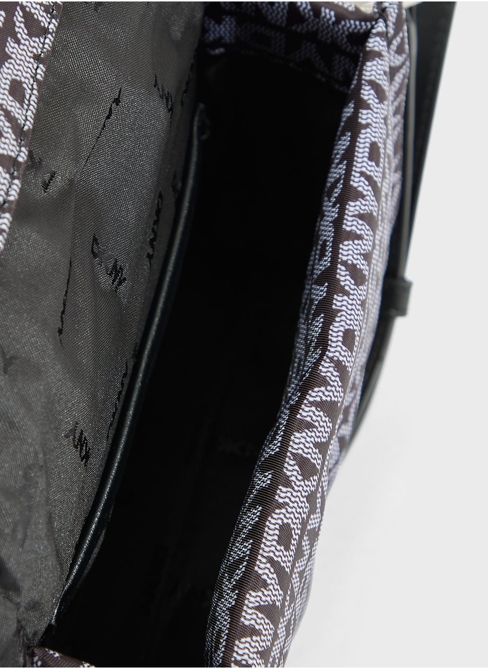 buy-dkny-mara-falp-over-chain-detailed-crossbody_ds5