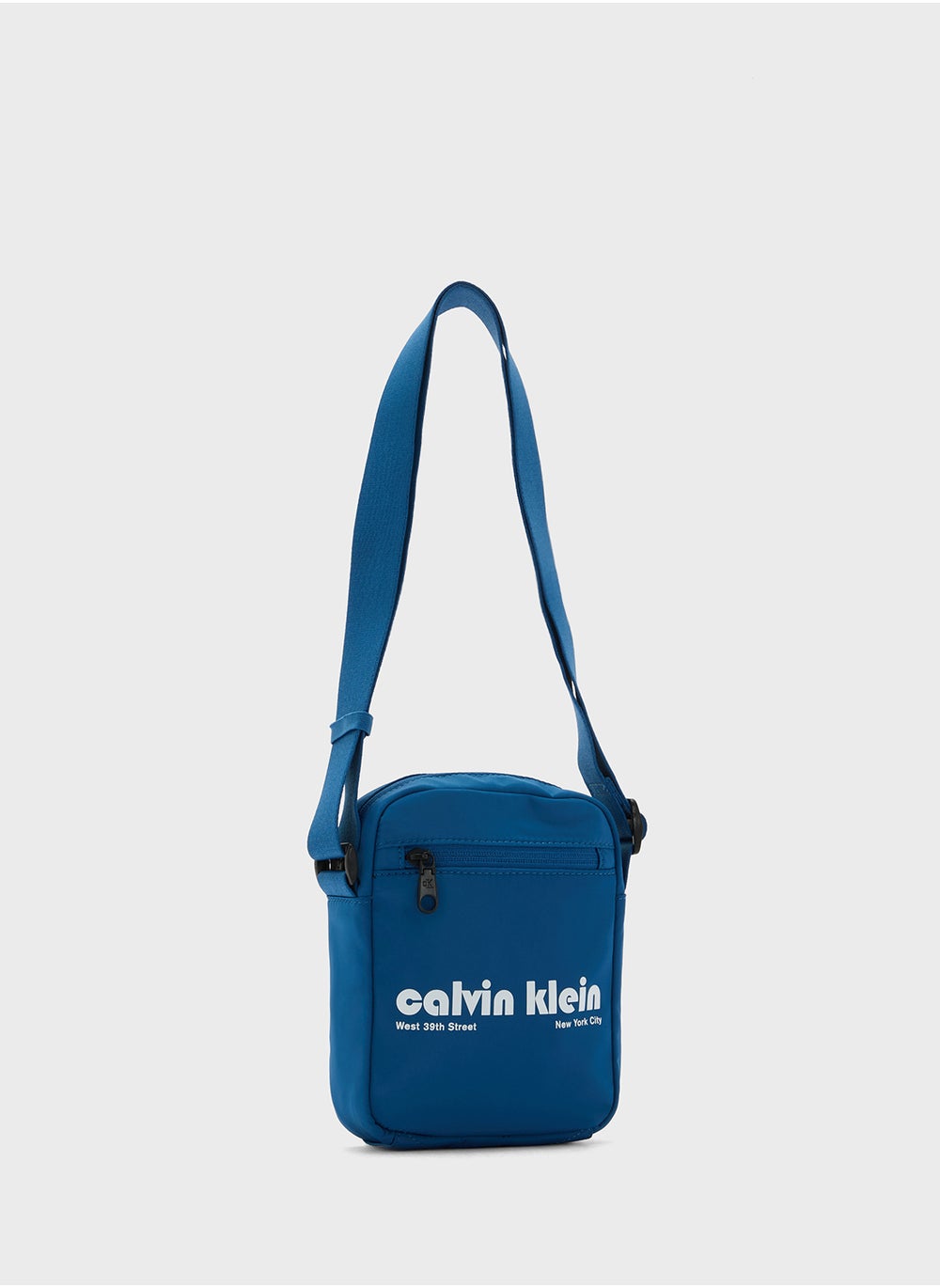buy-calvin-klein-jeans-graphic-reporter-bag_t27