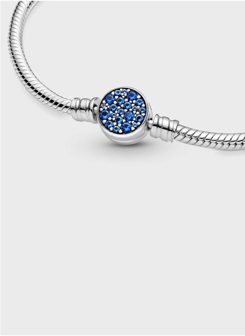 buy-pandora-pandora-moments-sparkling-blue-disc-clasp-bracelet_qgv