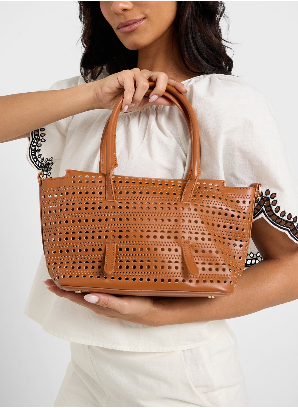 buy-ella-lasercut-tote-bag_alz