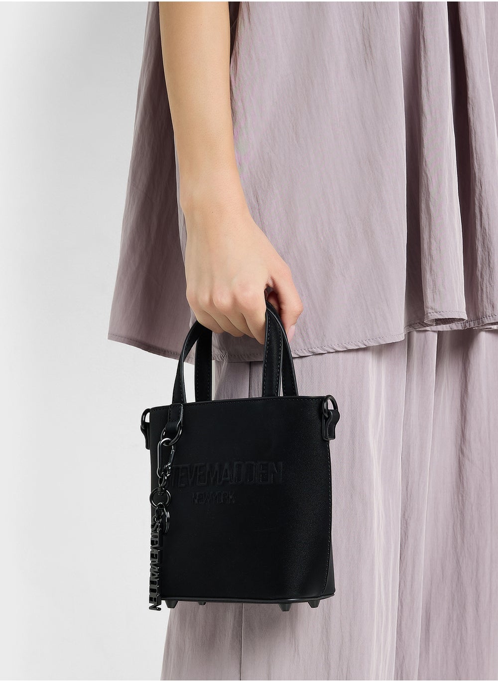 buy-steve-madden-briggy-logo-top-handle-tote_zk1