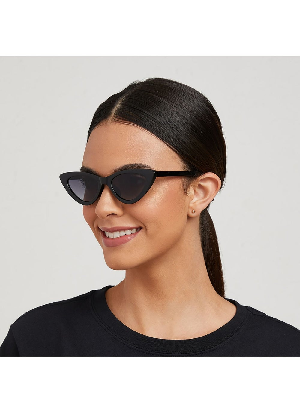 buy-blackout-gwen-women-black-sunglasses-frame-material-thermoplastic-rubber-tr90-frame-color-black-lens-color-gray-full-rim_2sl
