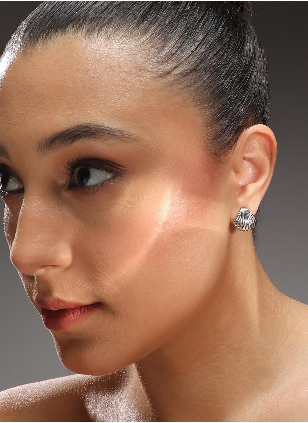 buy-sohi-seashell-stud-earrings_udu