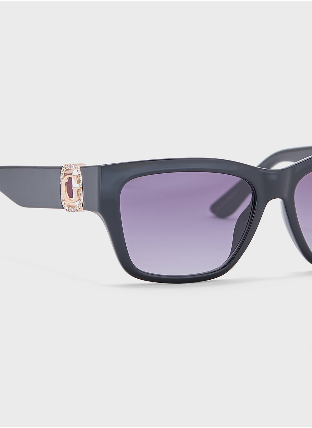 buy-guess-square-uv-protected-wayfarer-sunglasses_ggm