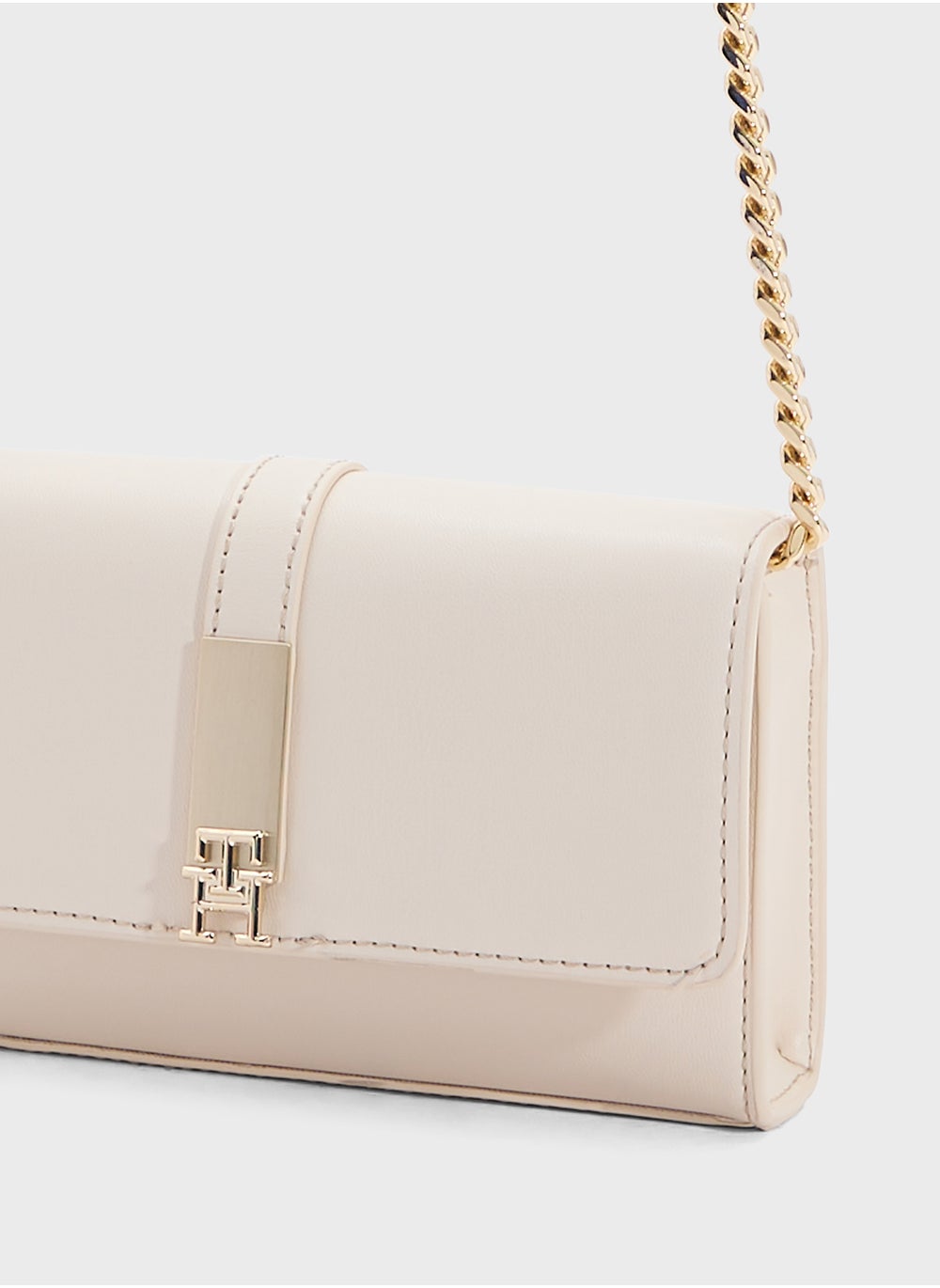 buy-tommy-hilfiger-heritage-mini-crossbody-bag-with-chain_2fb