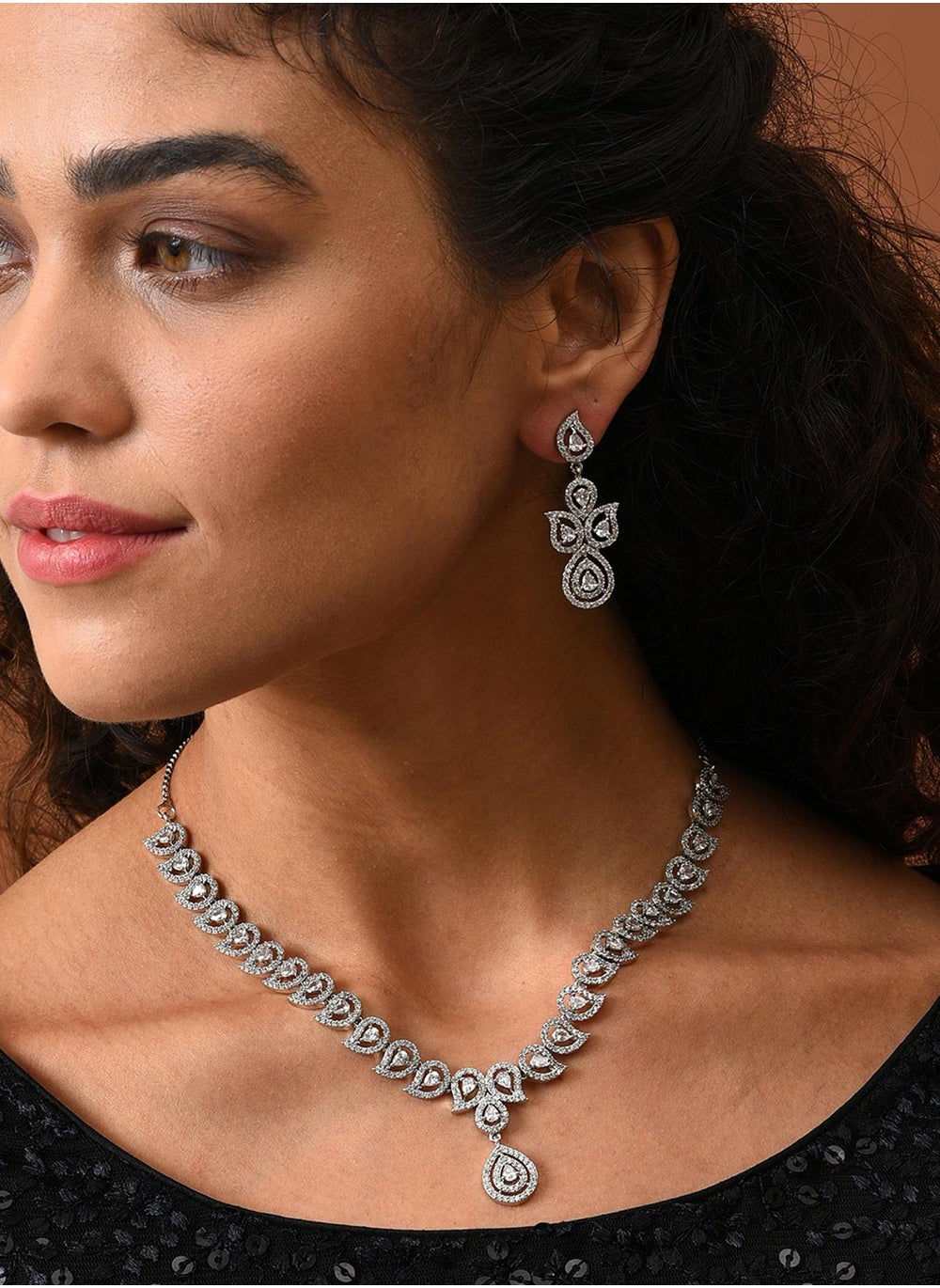 buy-sohi-white-stone-studded-jewellery-set_t99
