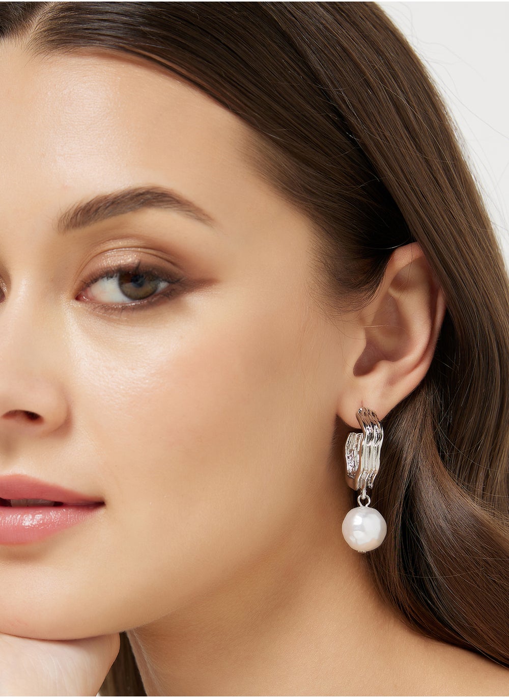 buy-ella-pearl-hoop-earrings_a41