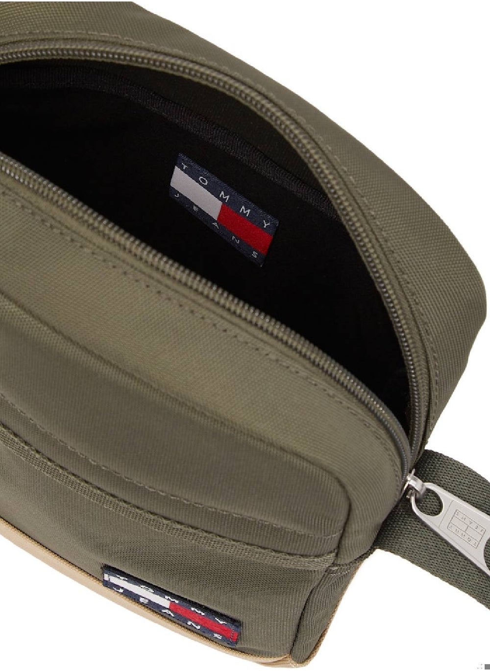 buy-tommy-jeans-essential-daily-reporter-bag_r4e