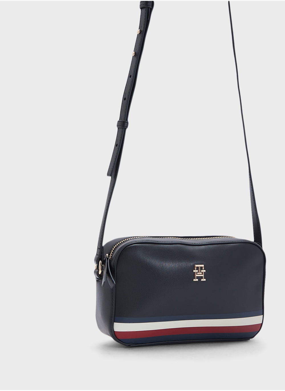 buy-tommy-hilfiger-logo-zip-through-crossbody_aiu