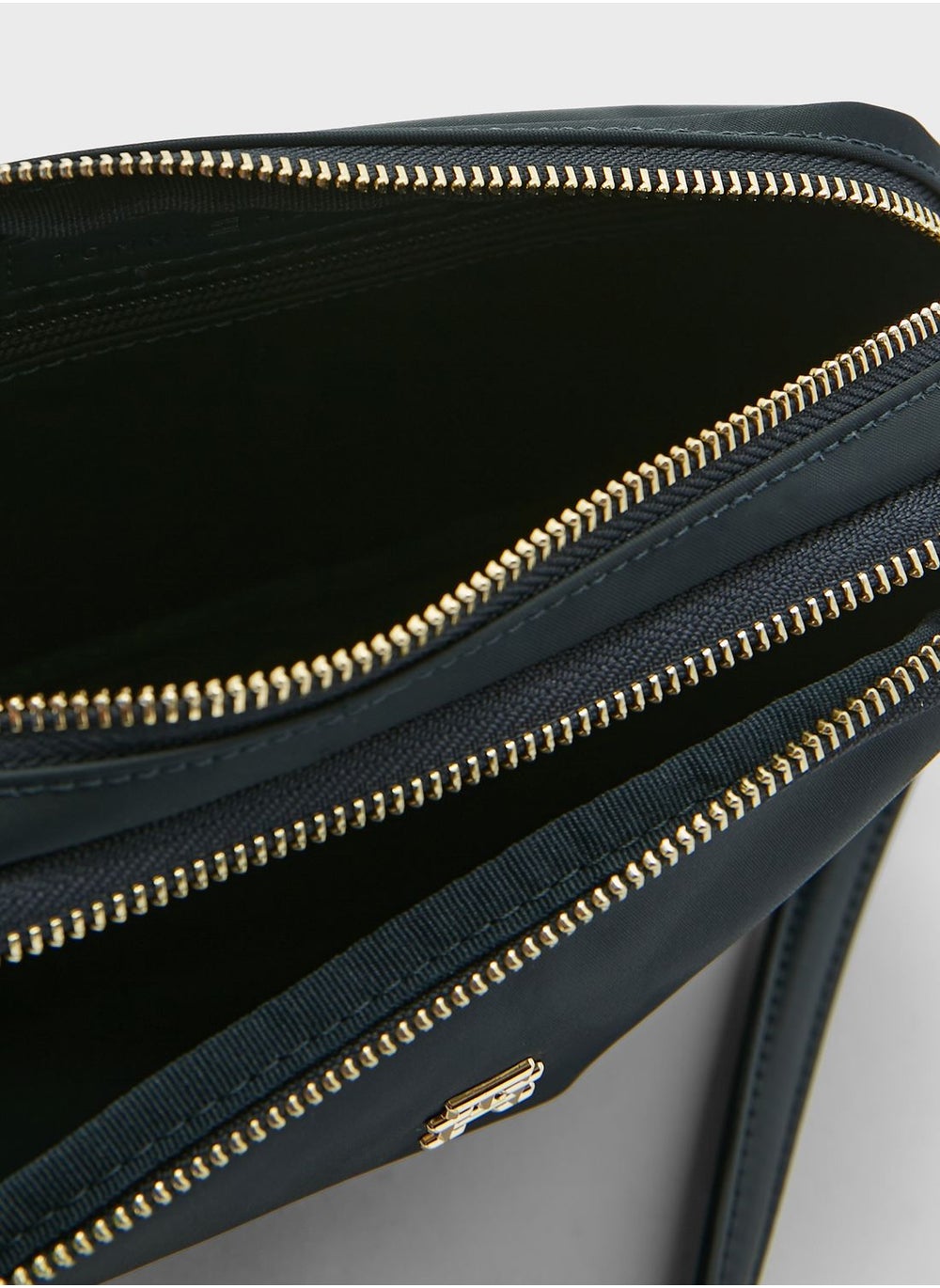 buy-tommy-hilfiger-narrow-strap-crossbody_jku