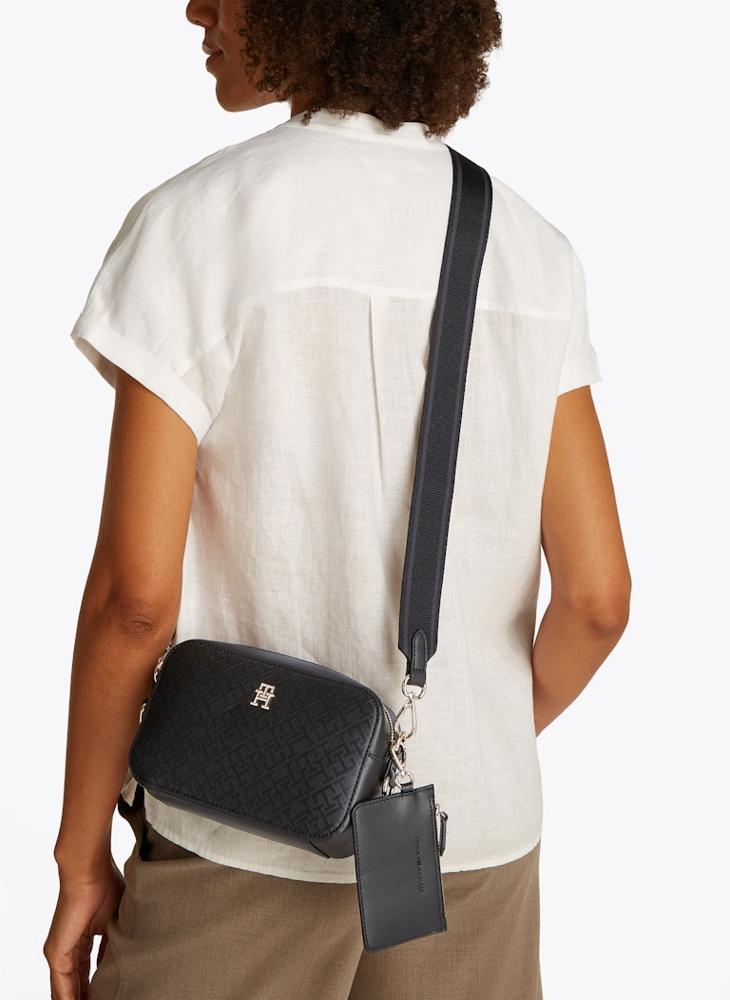 buy-tommy-hilfiger-camera-bag_7g0