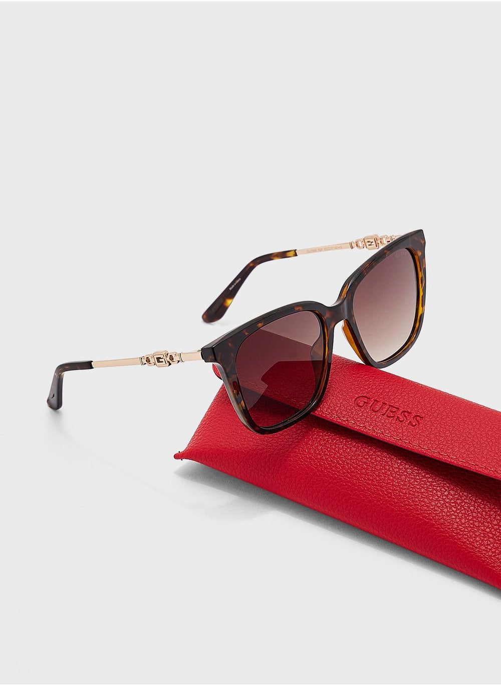 buy-guess-injected-shaped-sunglasses_89r