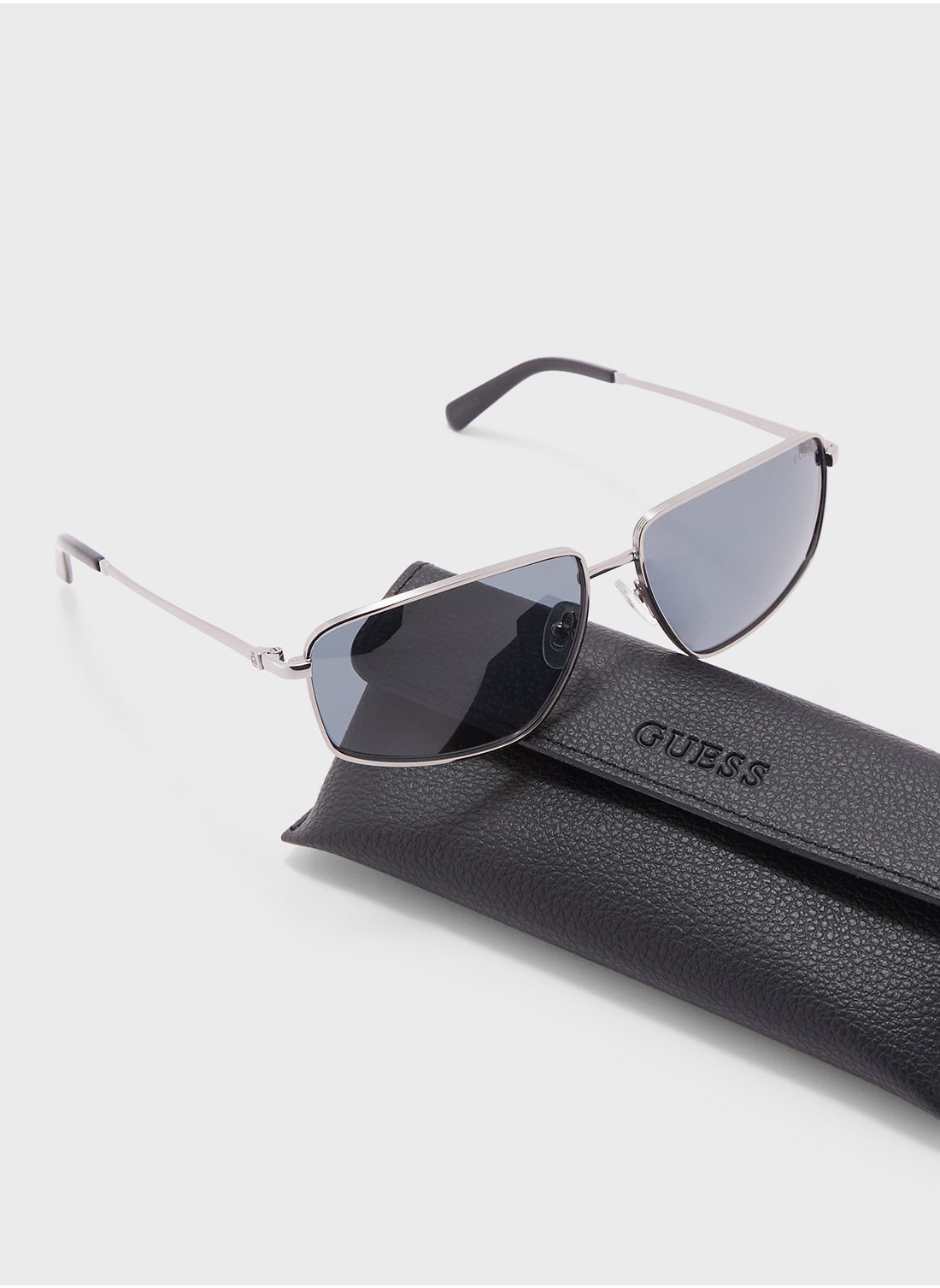 buy-guess-uv-protected-shaped-sunglasses_ruh