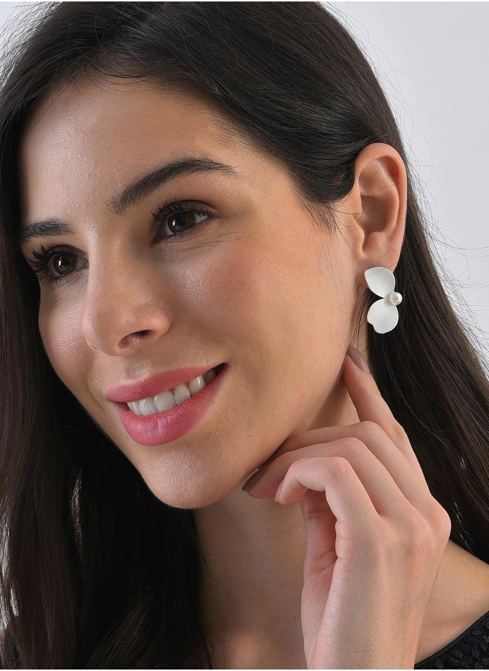 buy-sohi-petal-stud-earrings_3g3