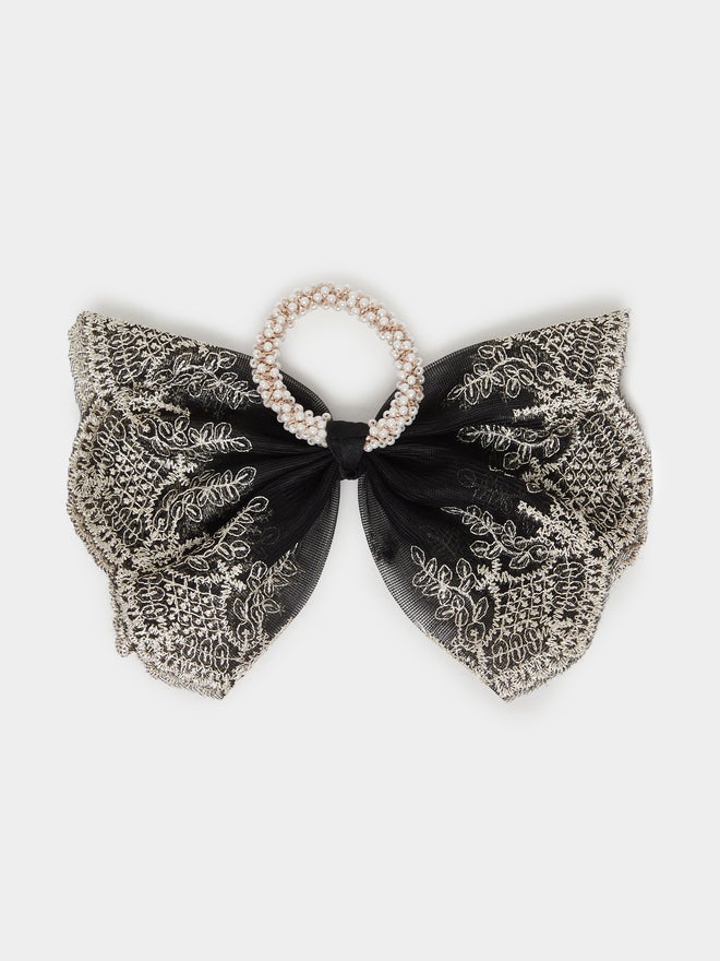 buy-styli-styli-oversized-lace-bow-hair-tie-with-faux-pearl-detail_nds