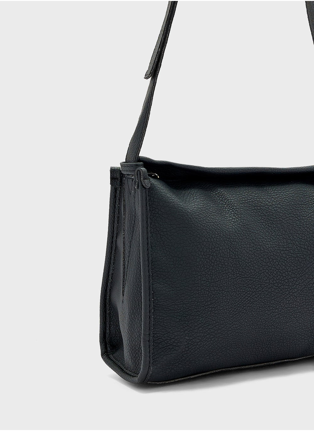 buy-ella-oversized-crossbody-bag_iai