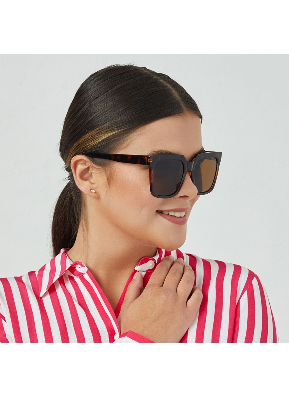 buy-blackout-quadra-women-tortoise-sunglasses-frame-material-thermoplastic-rubber-tr90-frame-color-tortoise-lens-color-brown-full-rim_69p