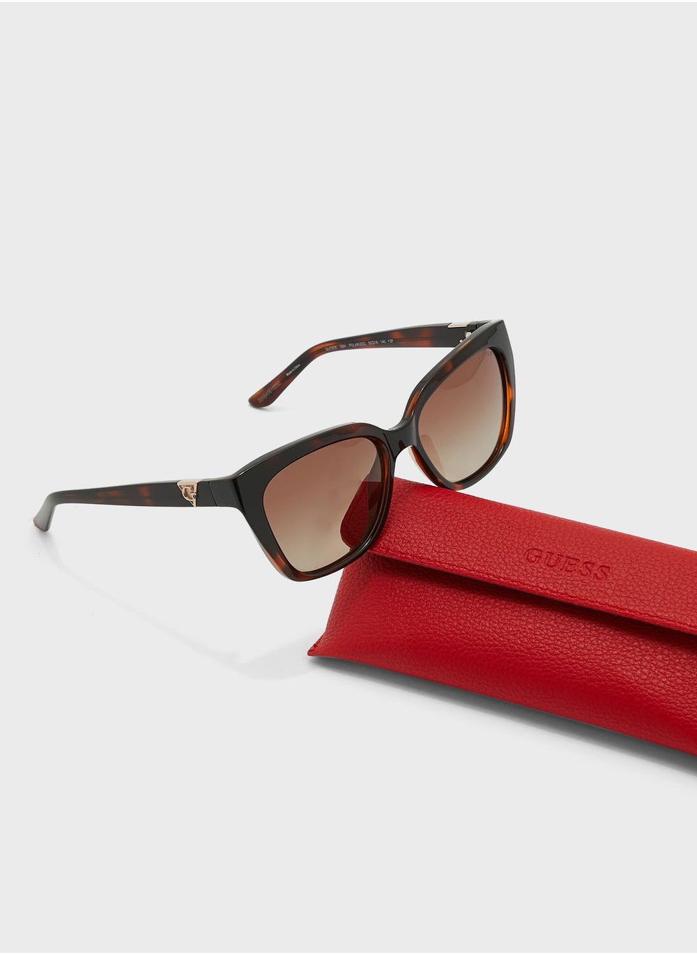 buy-guess-injected-shaped-sunglasses_0he