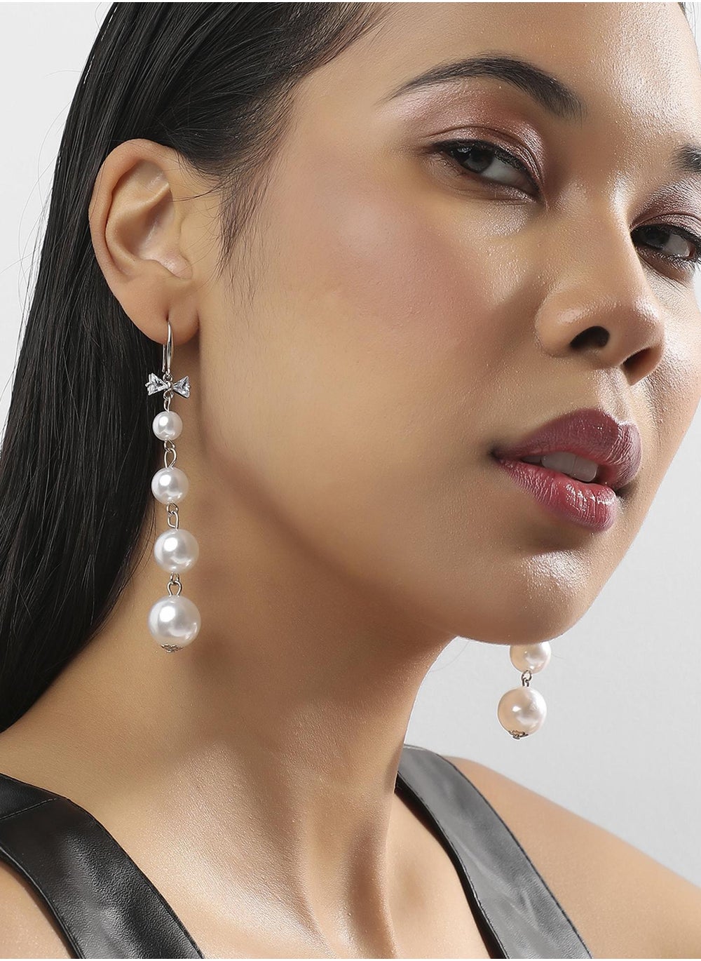 buy-sohi-bow-pearl-drop-earrings-pearl-white_50p