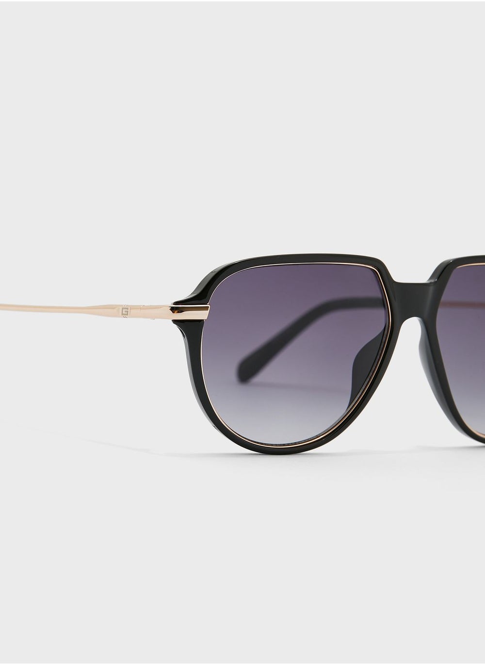 buy-guess-injected-shaped-sunglasses_3uw