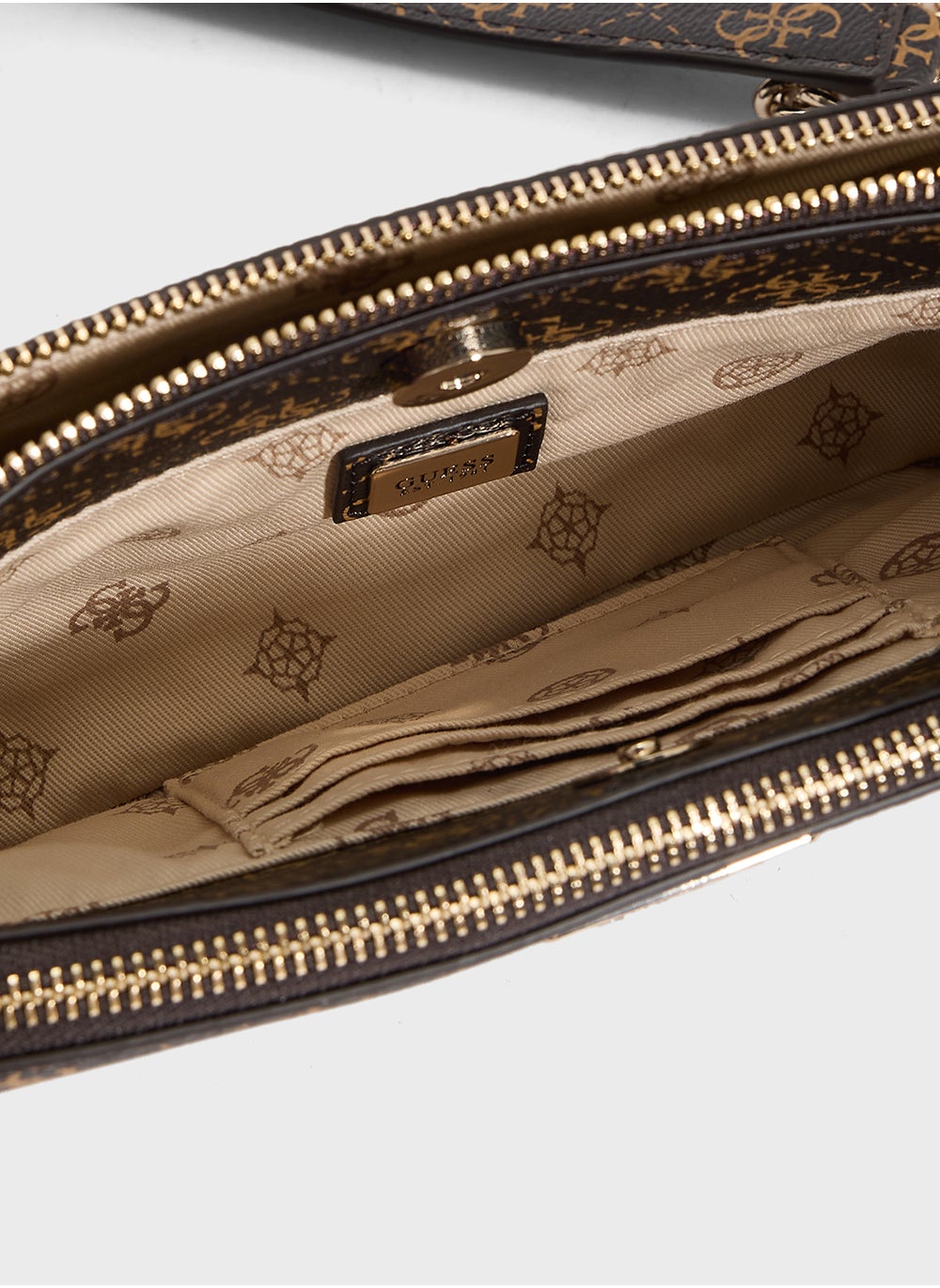 buy-guess-daryna-status-crossbody_4hs