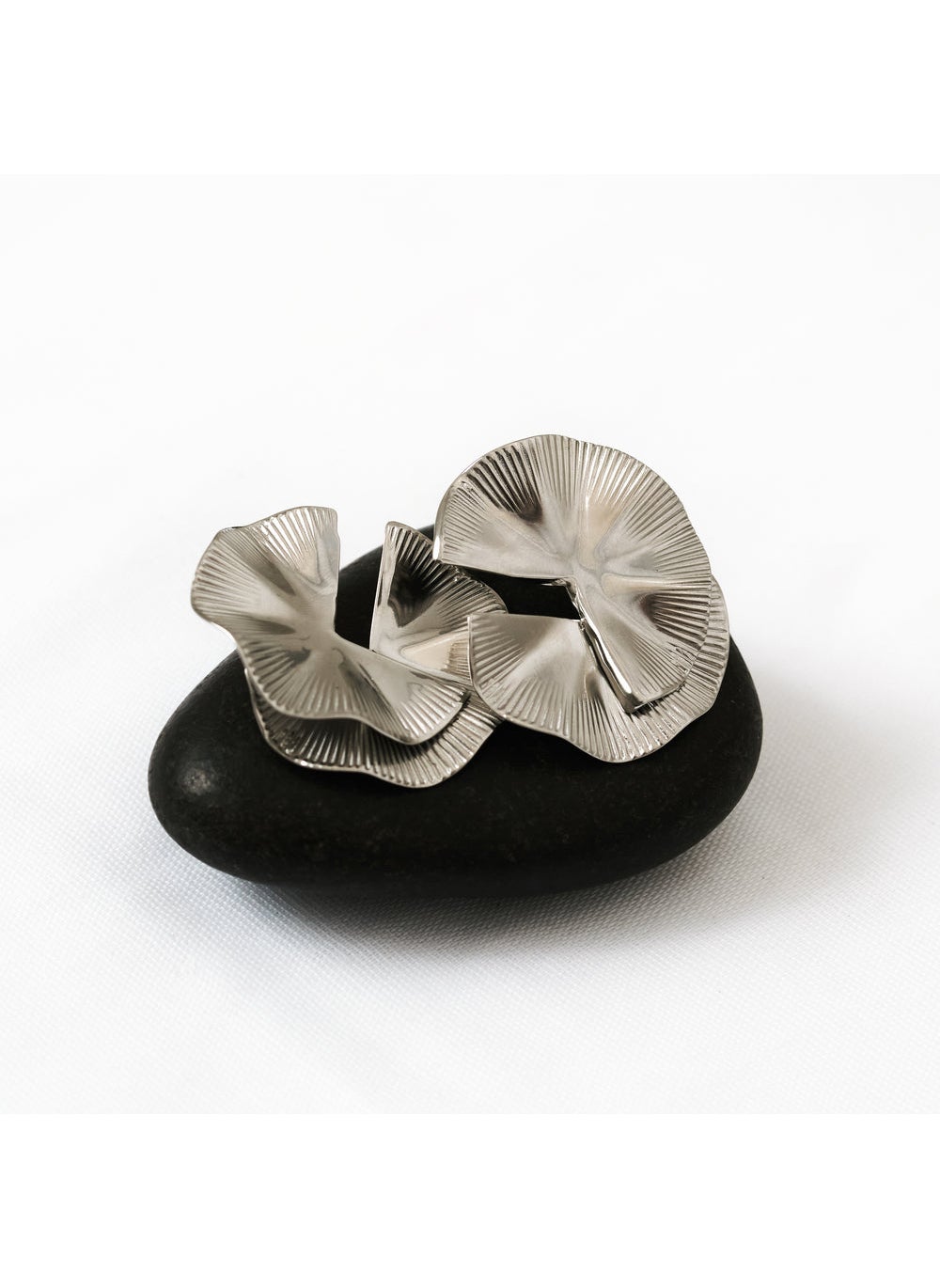 buy-noya-aphrodite-silver-earrings_590