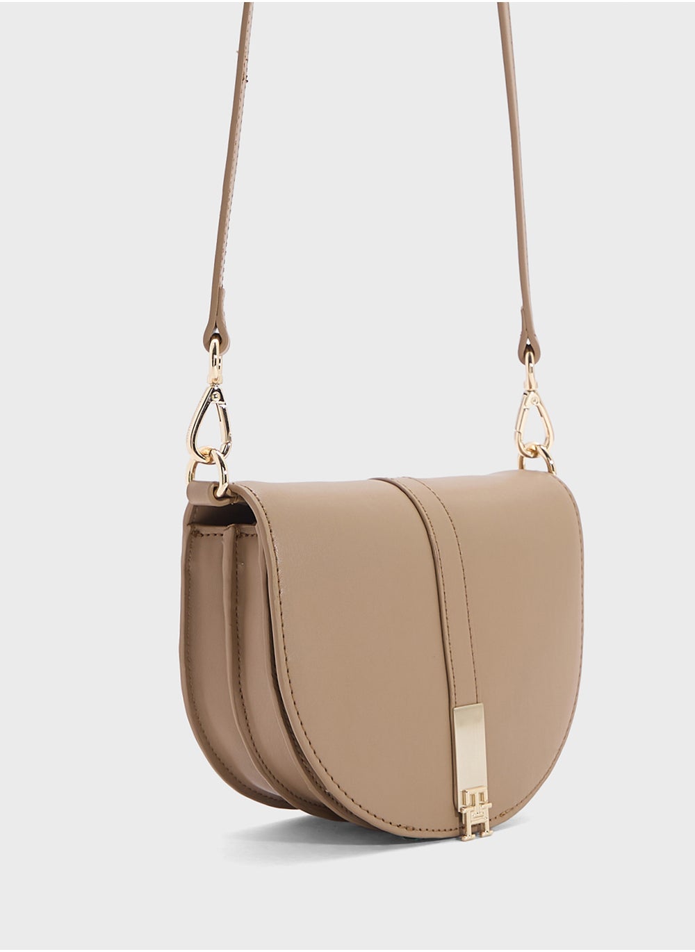 buy-tommy-hilfiger-heritage-saddle-bag_a53