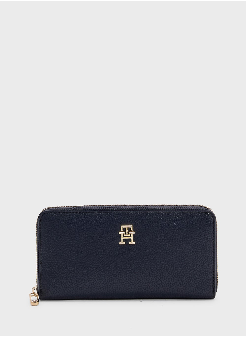 buy-tommy-hilfiger-emblem-large-zip-around-wallet_xw2