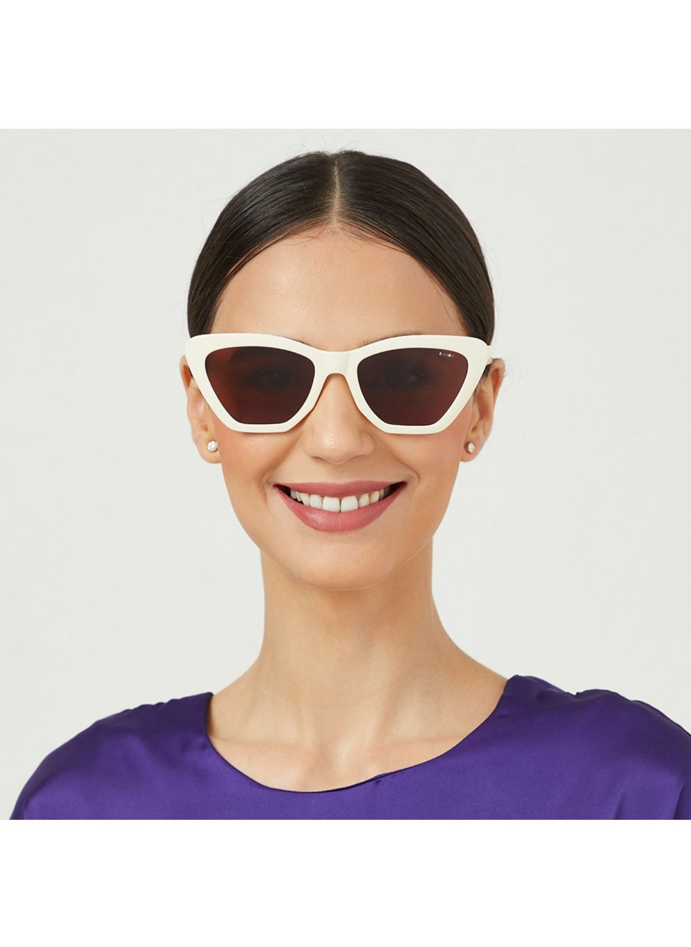 buy-blackout-hattie-women-white-sunglasses-frame-material-thermoplastic-rubber-tr90-frame-color-white-lens-color-brown-full-rim_rmk