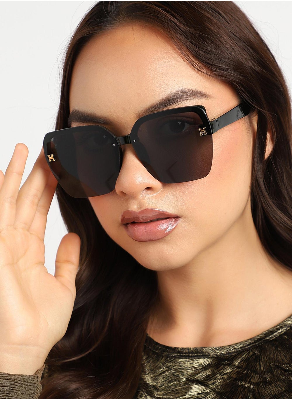 buy-haute-sauce-tinted-lens-black-green-frame-oversized-sunglass_85d
