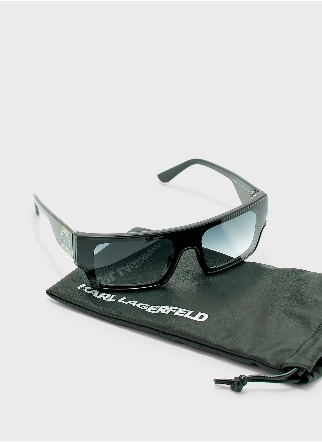 buy-karl-lagerfeld-wayfarers-sunglasses_slz