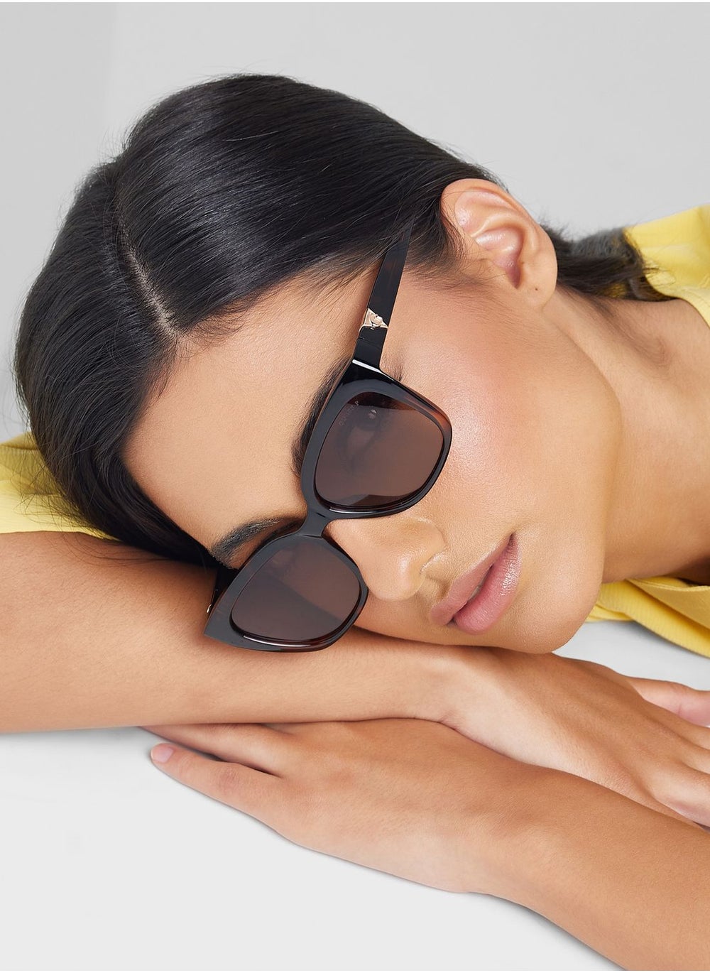 buy-guess-gradient-oversized-rectangle-shape-sunglasses_7is