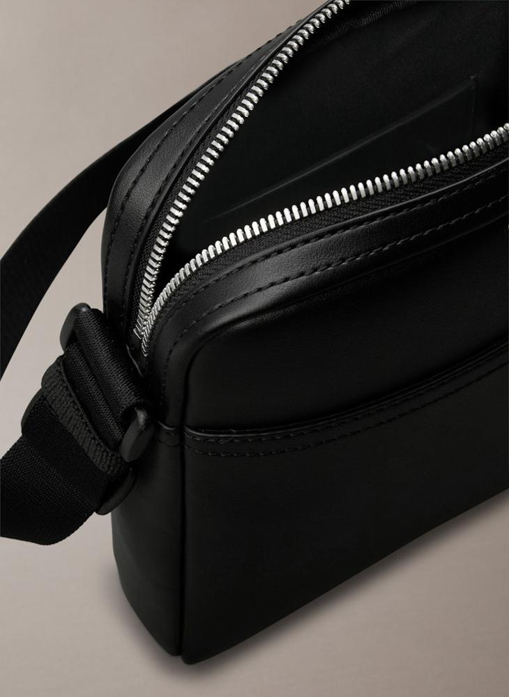 buy-calvin-klein-jeans-logo-detailed-reporter-bag_yll