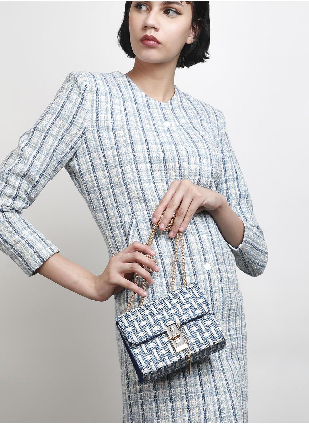 buy-haute-sauce-textured-sling-bag_1dw