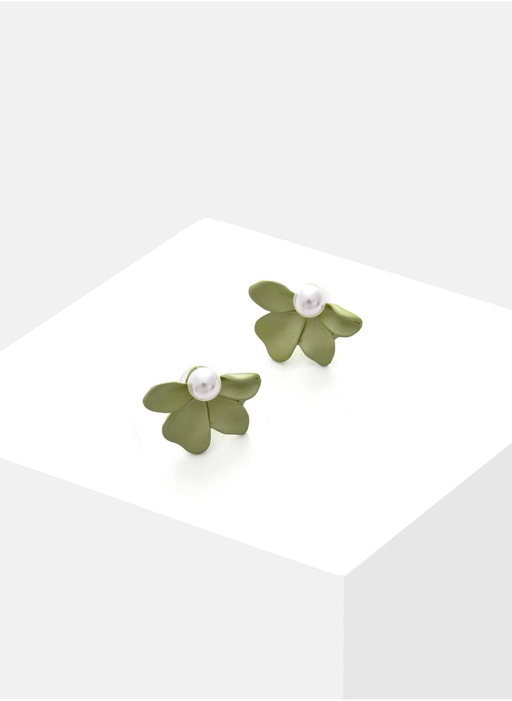 buy-sohi-petal-stud-earrings_fc3