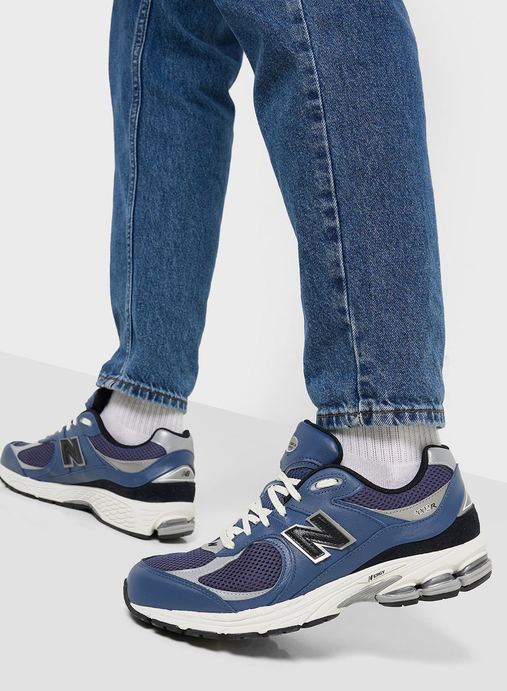 buy-new-balance-2002-sneakers_29f