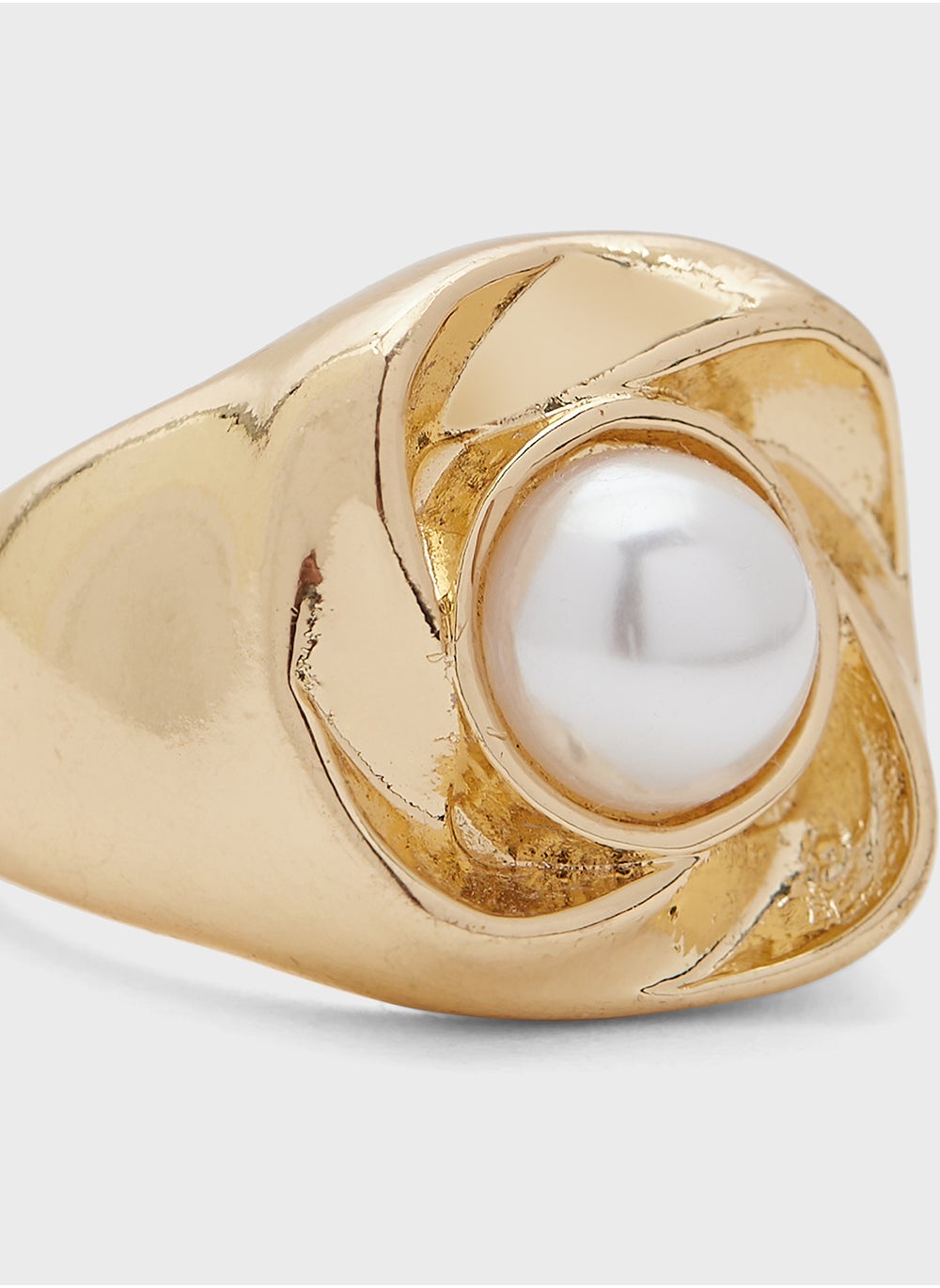 buy-ella-pearl-ring_ngq
