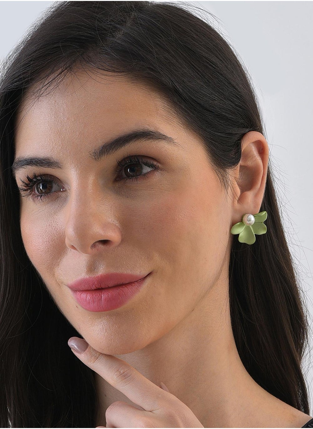 buy-sohi-petal-stud-earrings_vte