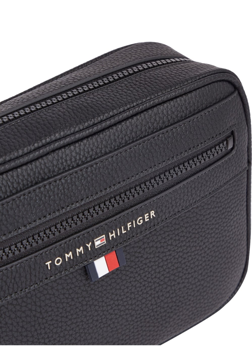 buy-tommy-hilfiger-essential-metal-logo-reporter-bag_i6s