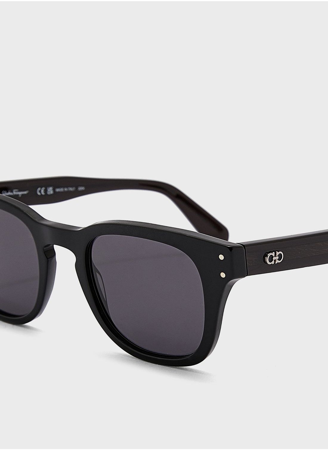 buy-salvatore-ferragamo-wayfarers-sunglasses_x9s