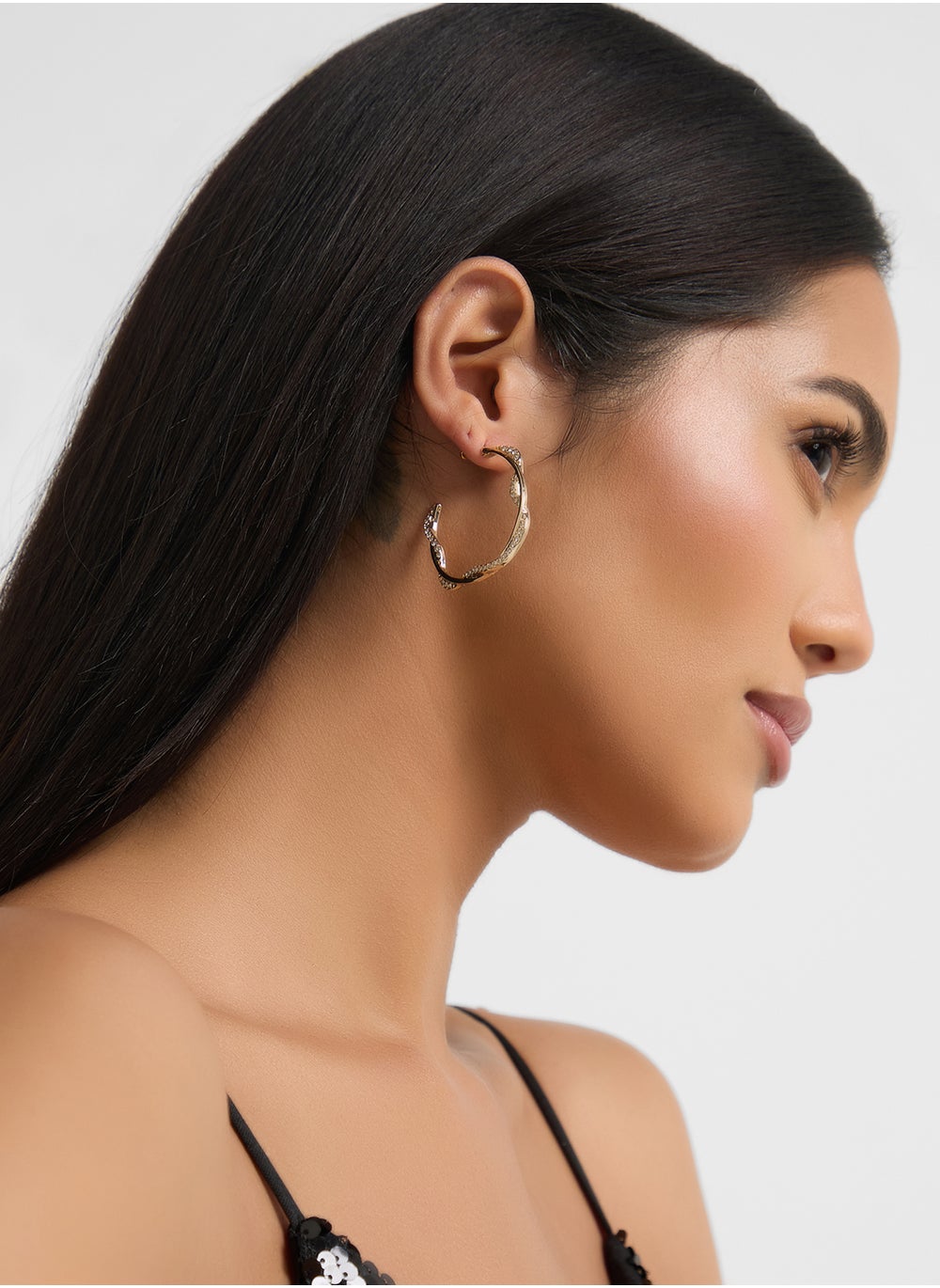 buy-ella-limited-edition-by-namshi-dimante-hoop-earrings_hgv