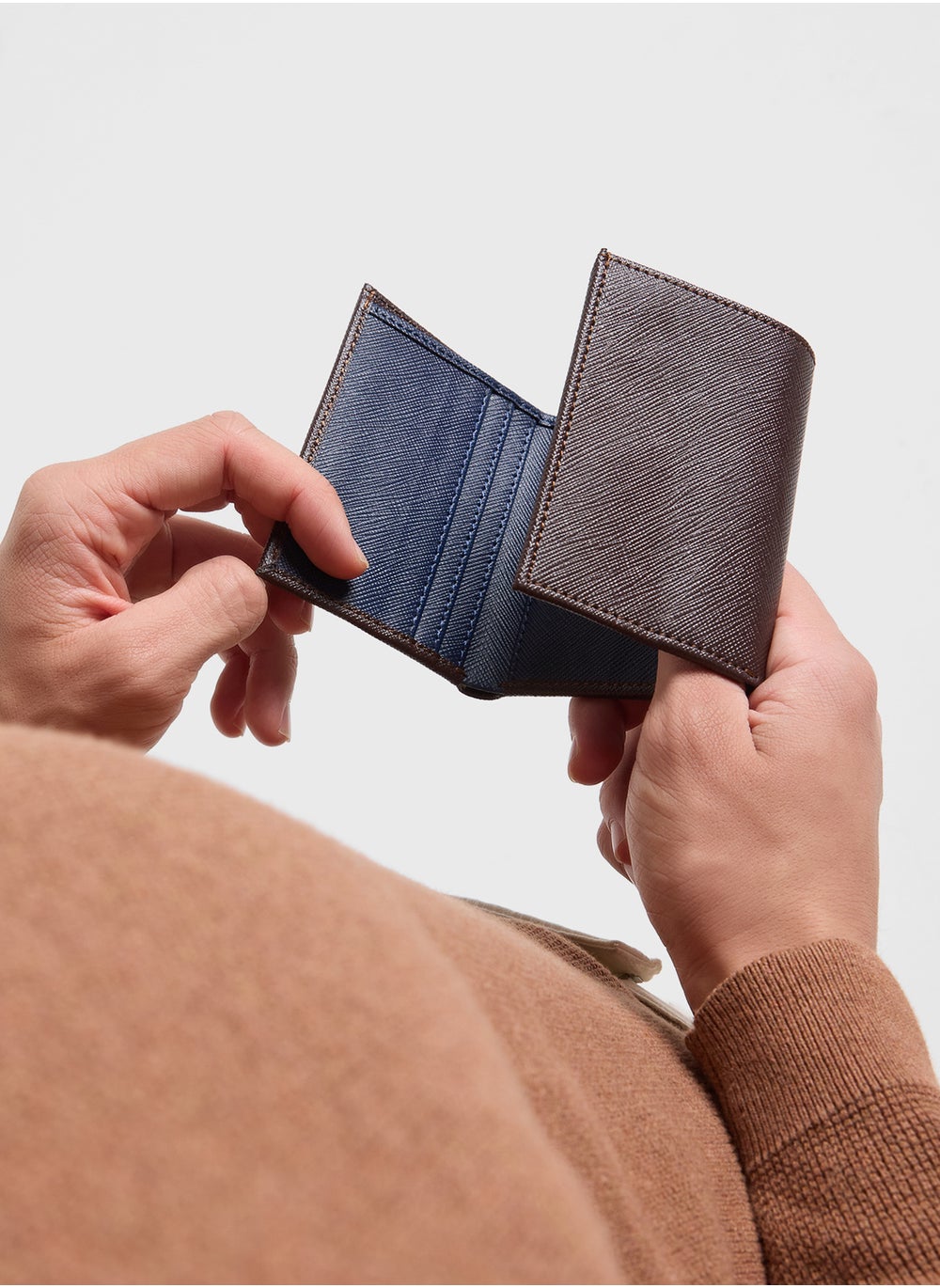 buy-robert-wood-safiano-texture-two-tone-tri-fold-wallet_so7